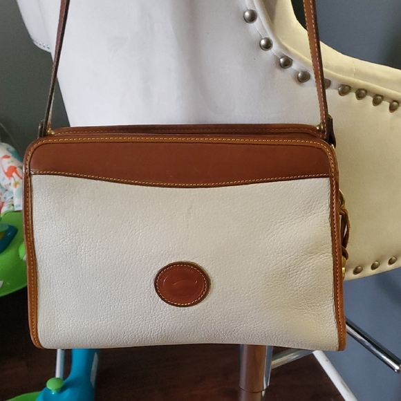 Dooney & Bourke White Leather Bag with Brown Logo - Picture 6 of 15